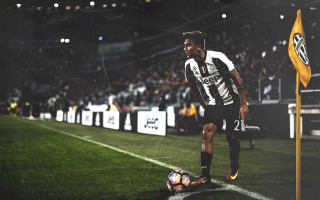 爱游戏官网|德甲周五焦点大战，圣保利迎战汉堡，进攻风暴与中场引擎的终极较量